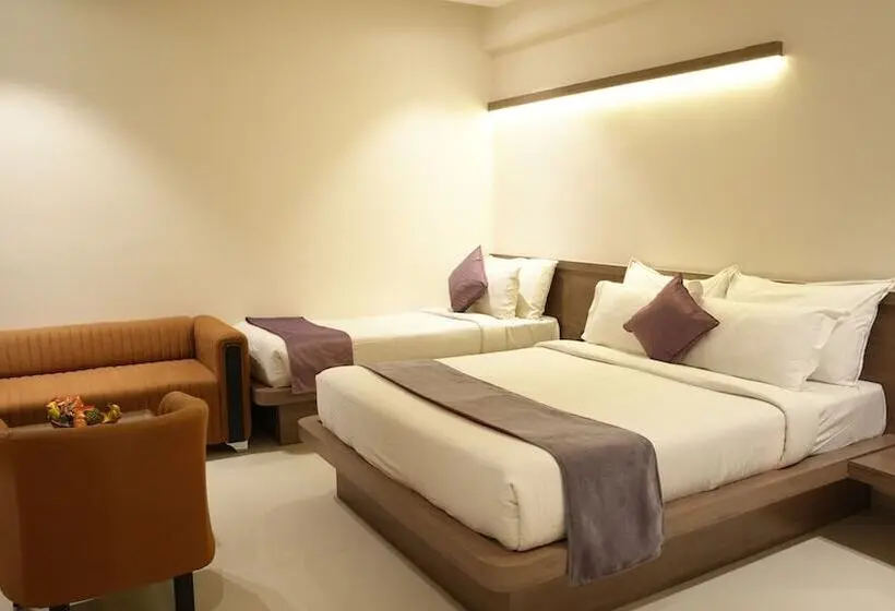 Deluxe Kolmen Hengen Huone, Jivanta Shirdi