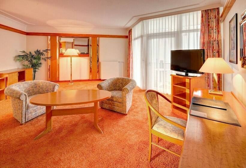 标准工作室, La Strada