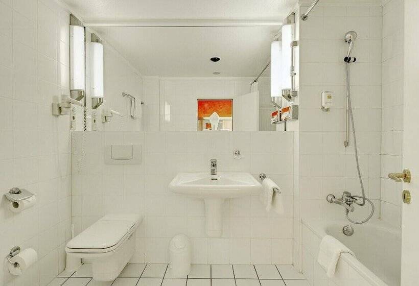 商务房间, La Strada