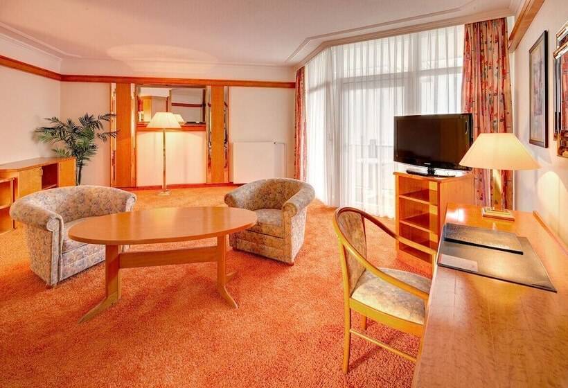 高级套房, La Strada