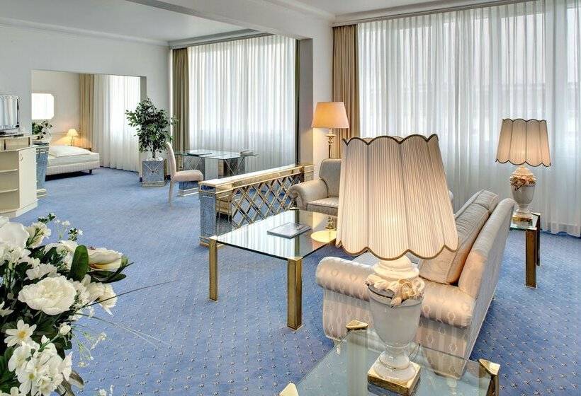 豪华套房, La Strada