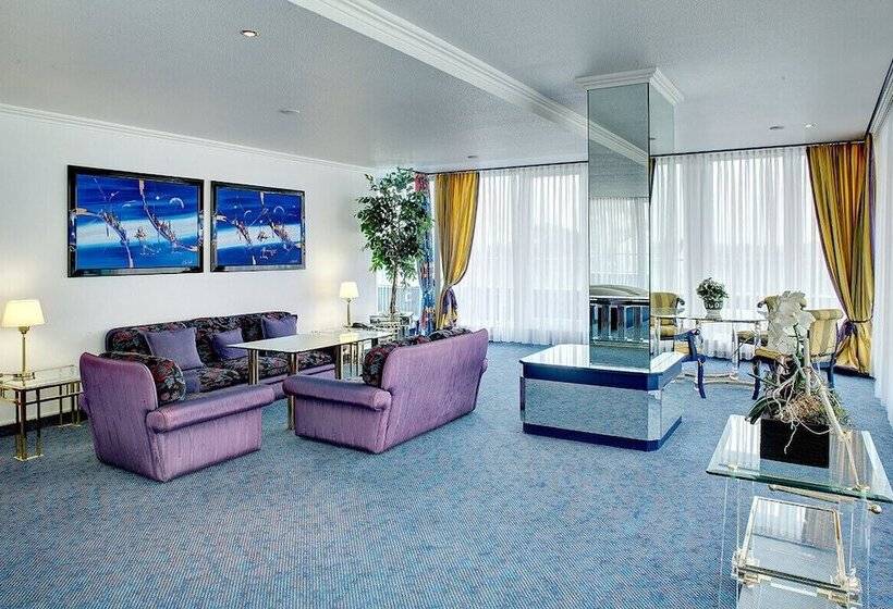 行政套房, La Strada