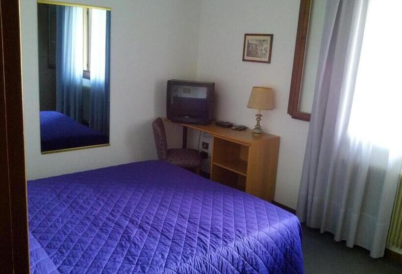 חדר סטנדרט נוף לגינה, Leon D'oro