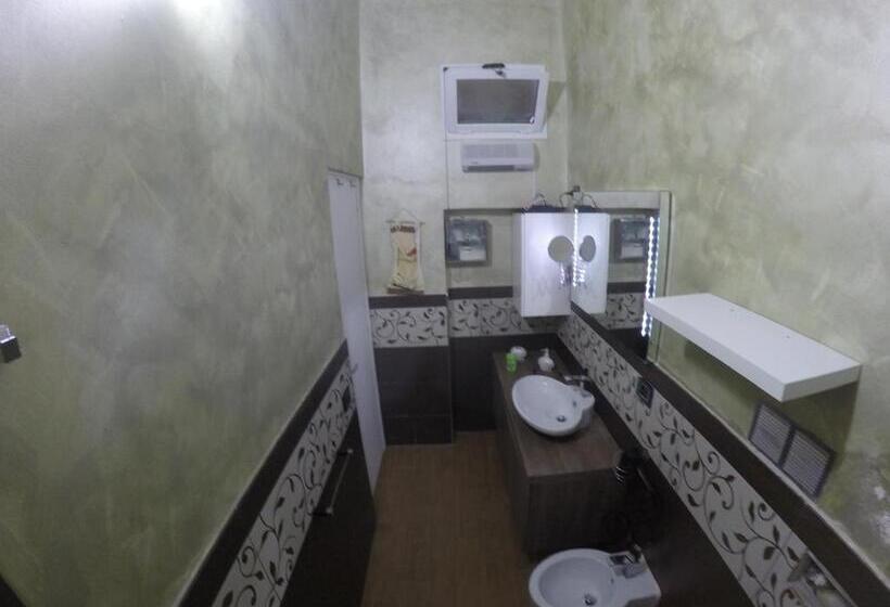 חדר סטנדרט לשלושה עם מרפסת, B&b L Infiorescenza New