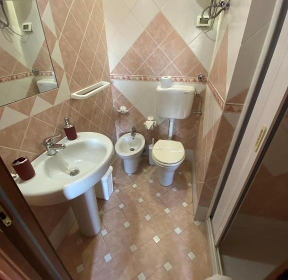 이코노미 룸, B&b L Infiorescenza New