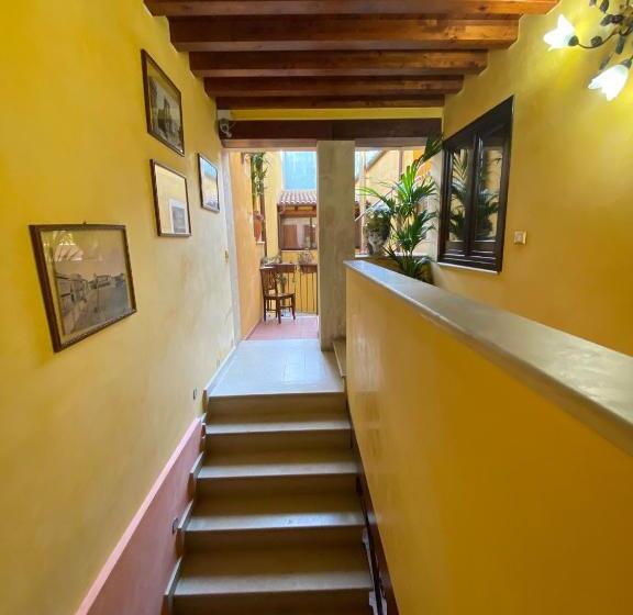 이코노미 룸, B&b L Infiorescenza New