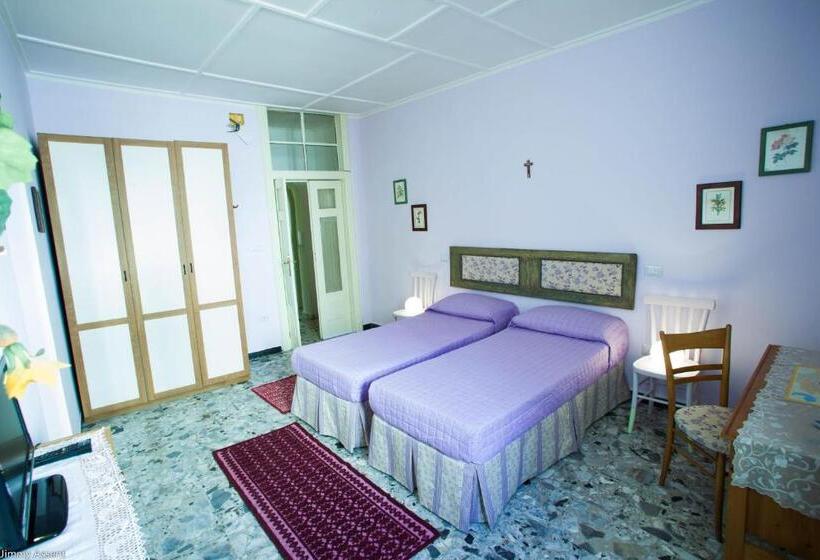 غرفة قياسية مع حمام خارجي, Sassari In