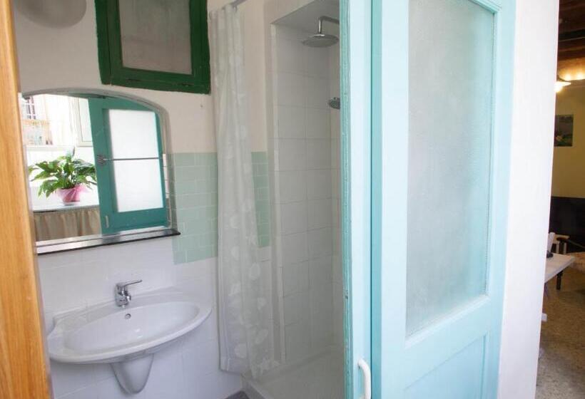 غرفة قياسية فردية, Sassari In