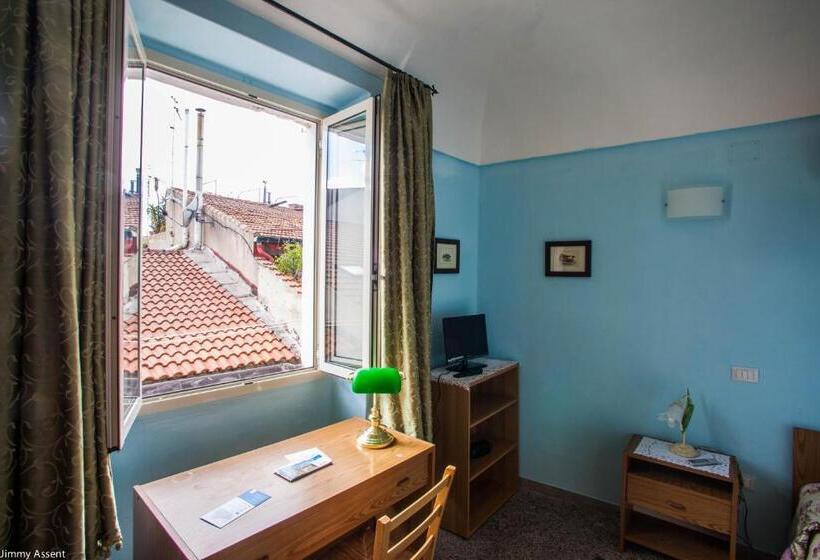 غرفة قياسية فردية, Sassari In