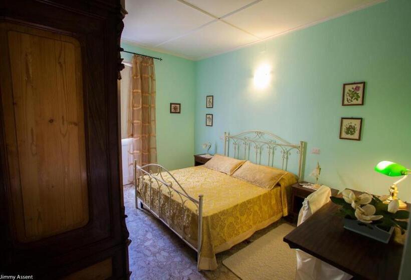 غرفة قياسية مزوَّدة بشُرفة, Sassari In