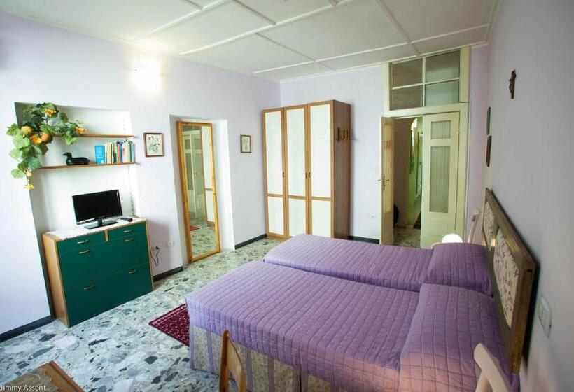 غرفة قياسية مع حمام خارجي, Sassari In