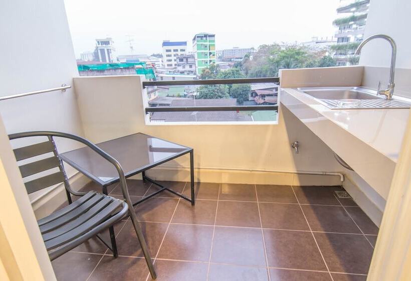 اتاق استاندارد, At Home At Udon