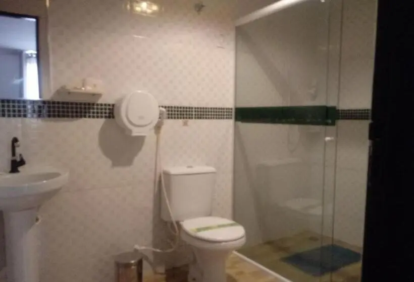اتاق استاندارد سه نفره, Cajuína City