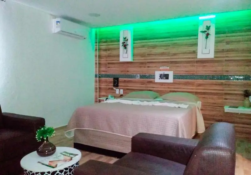 اتاق استاندارد سه نفره, Cajuína City