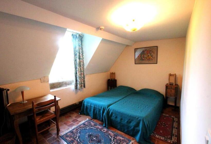 شقة غرفة واحدة, Château D Island Vézelay