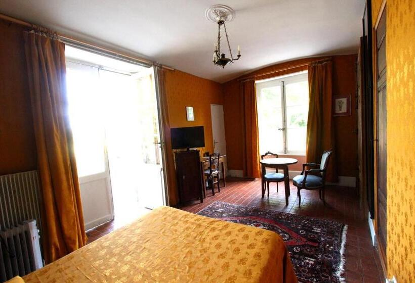 标准间, Château D Island Vézelay