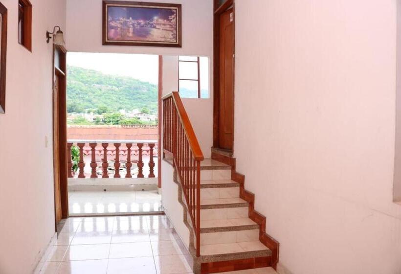 Номер Deluxe, Colonial   Honda