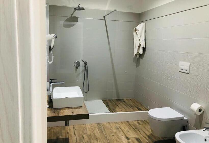 수피리어 룸, Falco D'oro