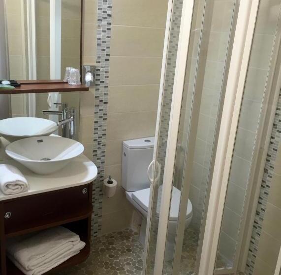 غرفة ديلوكس ثلاثية, Massilia