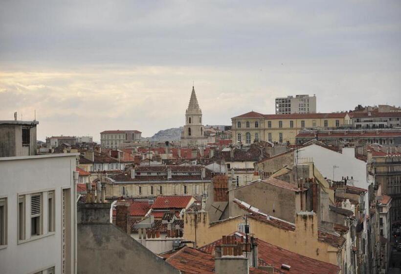 غرفة ديلوكس ثلاثية, Massilia