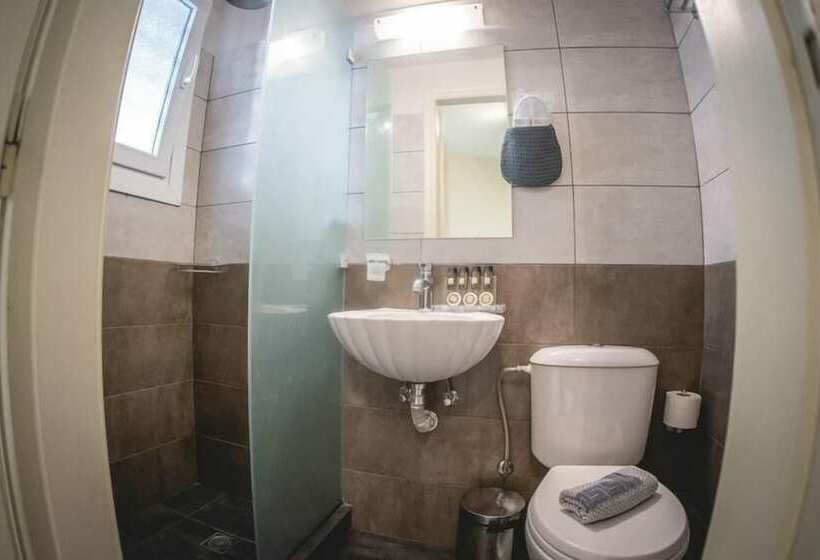 Quarto Estandar, Filoxenia