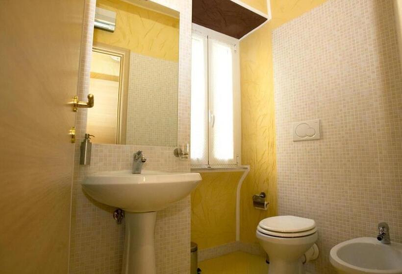 חדר אקונומי, B&b In Piazza