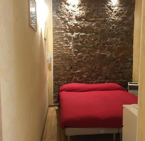 اتاق اکونومی, B&b In Piazza
