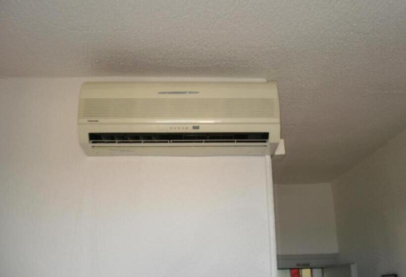 חדר סטנדרט לארבעה, De La Gare