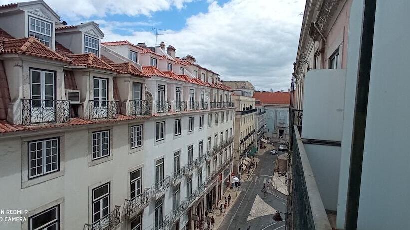 اتاق استاندارد با سرویس بهداشتی مشترک, Happy At Chiado