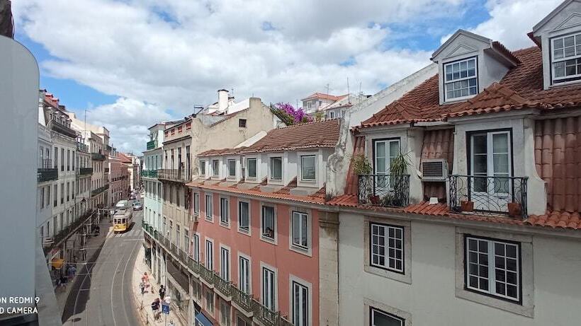 اتاق استاندارد با سرویس بهداشتی مشترک, Happy At Chiado