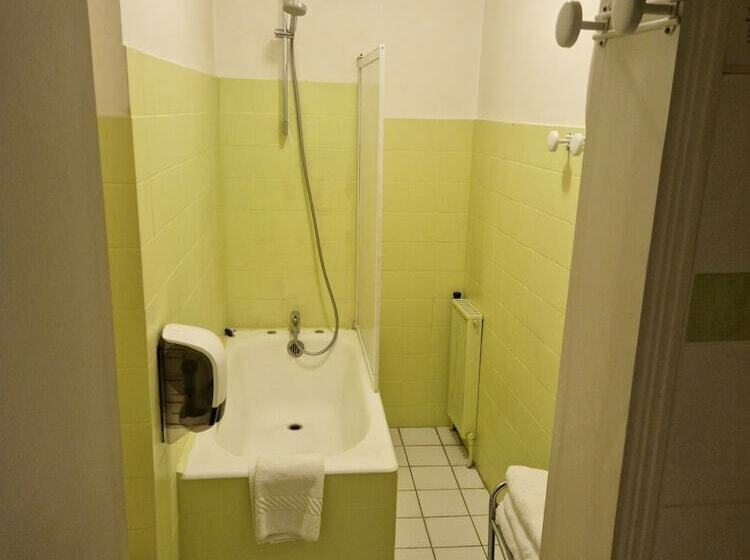 スタンダードトリプルルーム, Hôtel Du Commerce