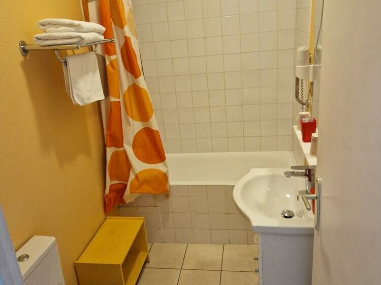 Номер Стандарт Трехместный, Hôtel Du Commerce