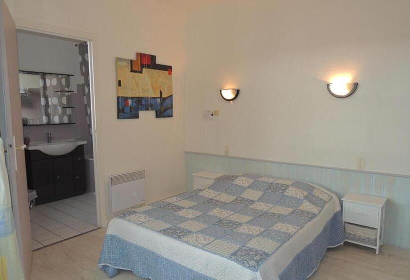 Номер Стандарт, Hôtel Du Commerce