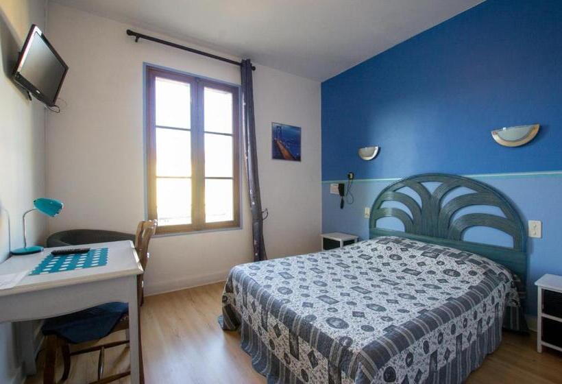 Номер Стандарт, Hôtel Du Commerce
