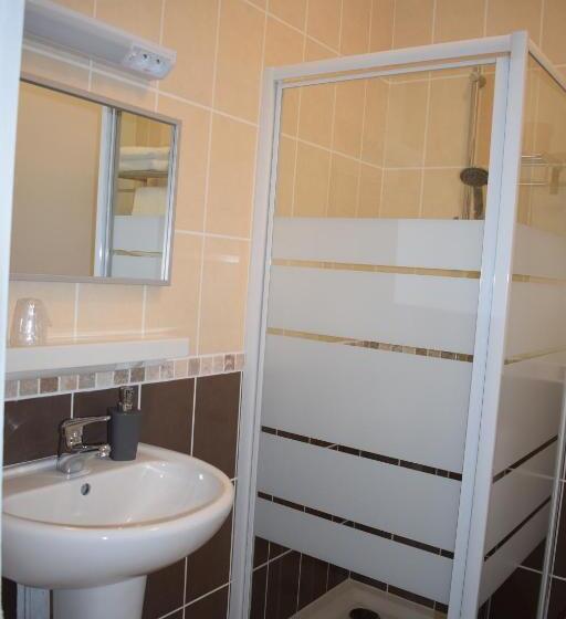 Номер Стандарт, Hôtel Du Commerce