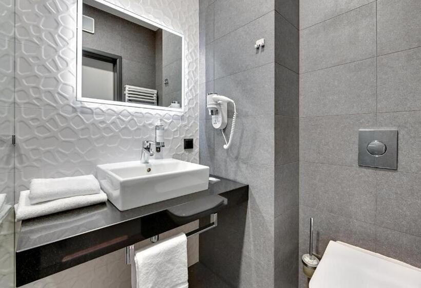 إستديو عائلى, Number One By Grano Gdańsk