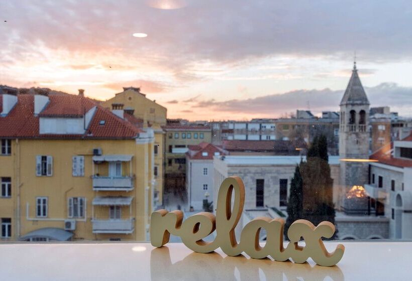 디럭스 스위트, Prima Luce Downtown