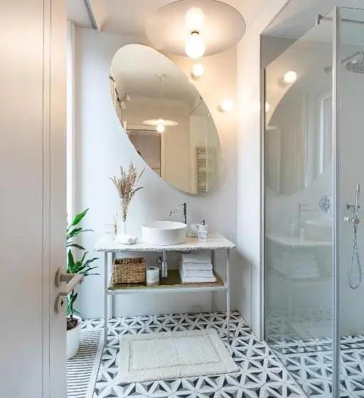 استودیوی لوکس, Redstone Apartments