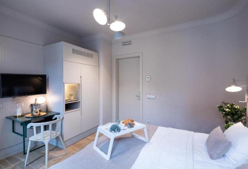 استودیوی لوکس, Redstone Apartments