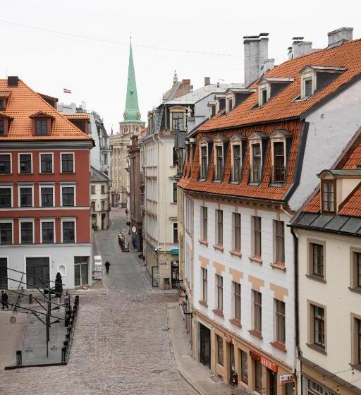 آپارتمان 1 خوابه, Redstone Apartments