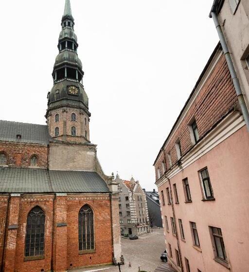 آپارتمان 1 خوابه, Redstone Apartments