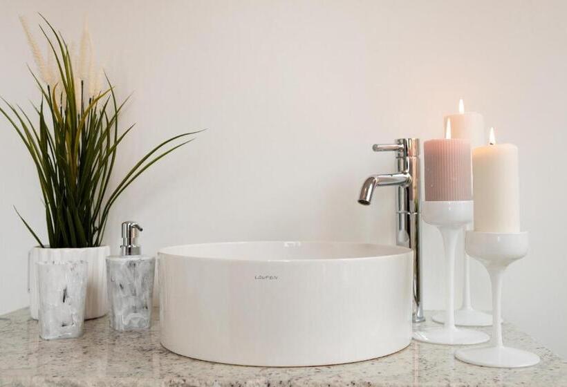 آپارتمان 1 خوابه, Redstone Apartments