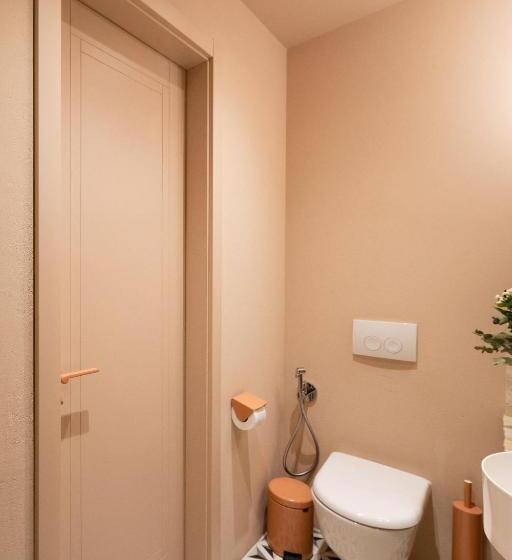 آپارتمان 1 خوابه, Redstone Apartments