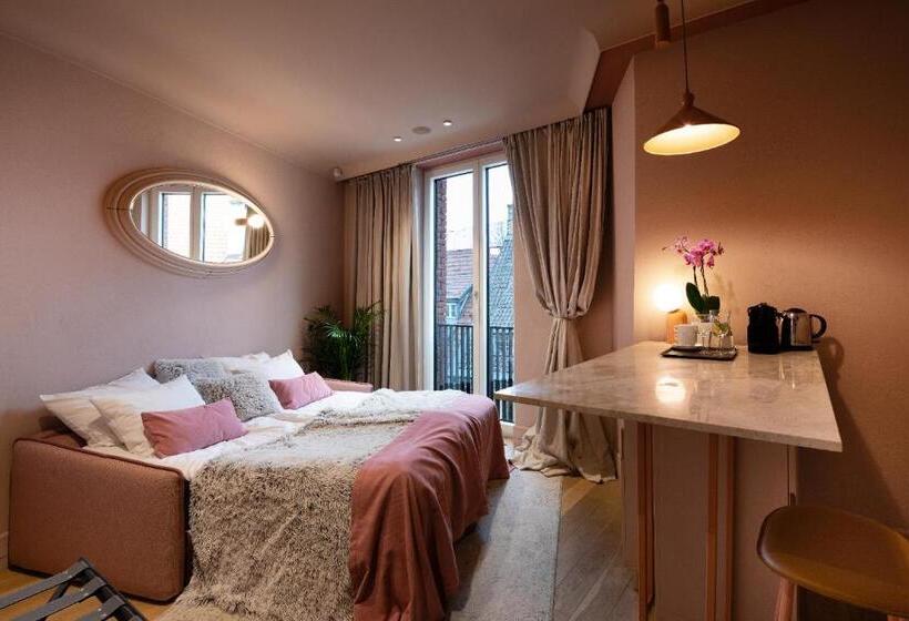 آپارتمان 1 خوابه, Redstone Apartments