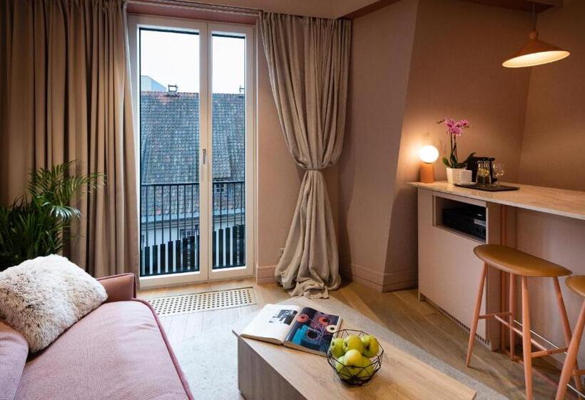 آپارتمان 1 خوابه, Redstone Apartments