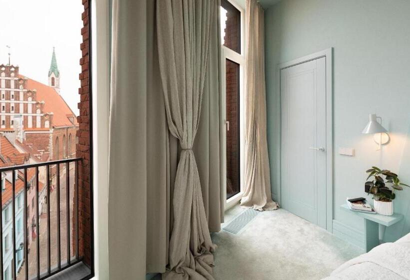 سوئیت پرزیدنت, Redstone Apartments