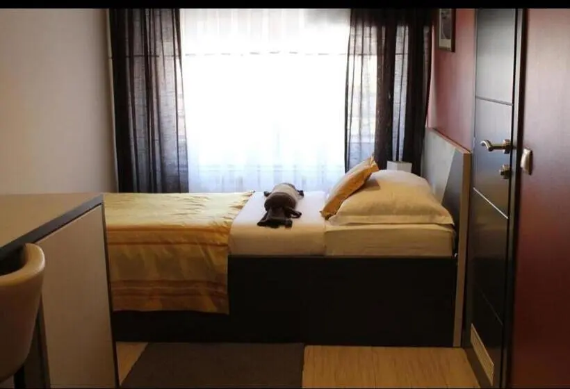 اتاق استاندارد یک نفره, Motel Korzo