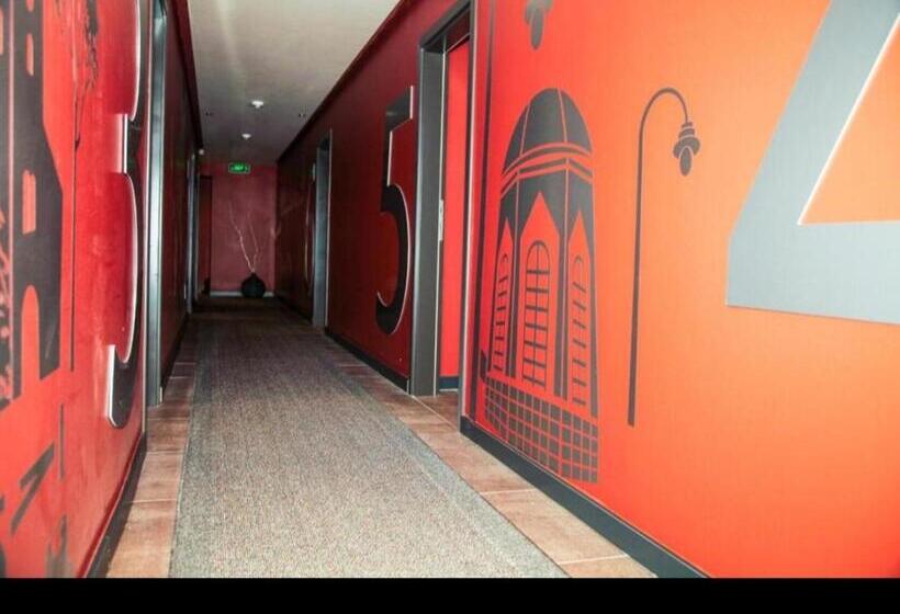 اتاق خانوادگی, Motel Korzo