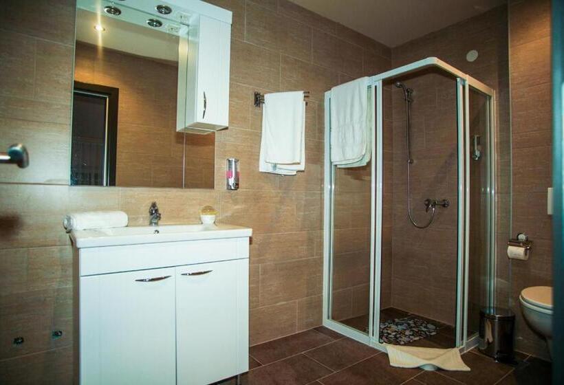 اتاق خانوادگی, Motel Korzo