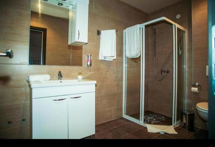 اتاق خانوادگی, Motel Korzo